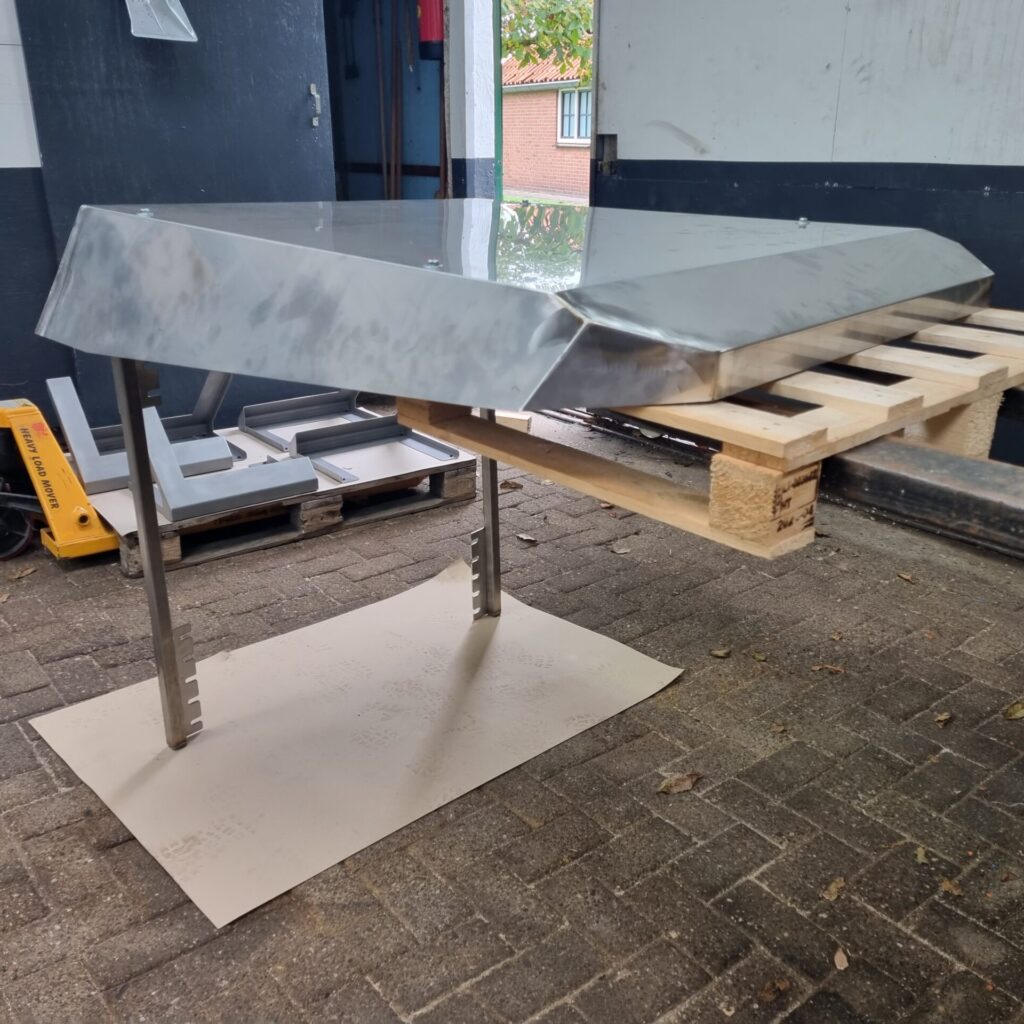 RVS316 Afdekkappen. Getekend en geproduceerd in eigenbeheer.